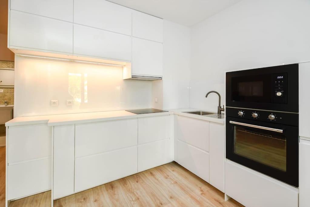 New Modern Apartment In City Center Bratislava Extérieur photo